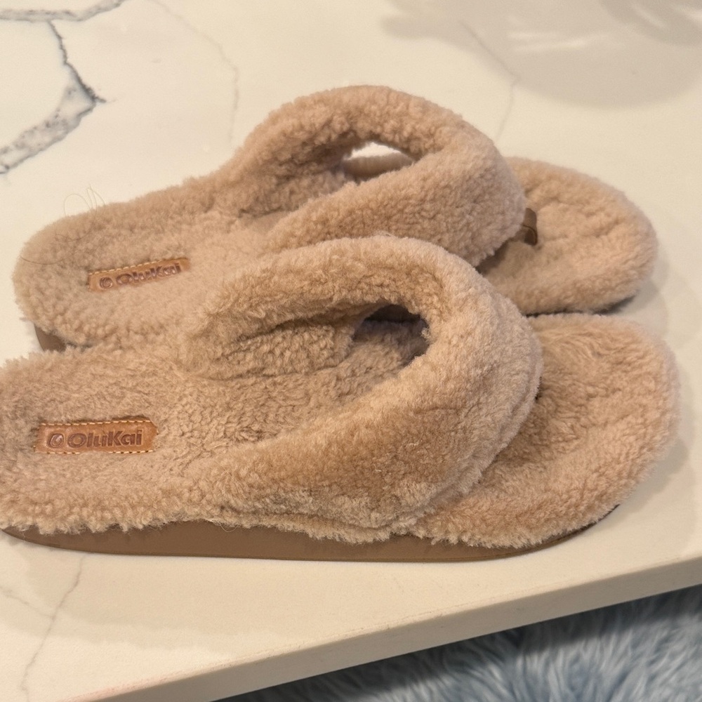 OluKai Plush Tan Shearling sandals